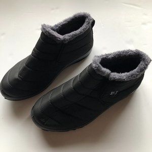 BJ black fur lined, quilted winter boots size 42, NWOT